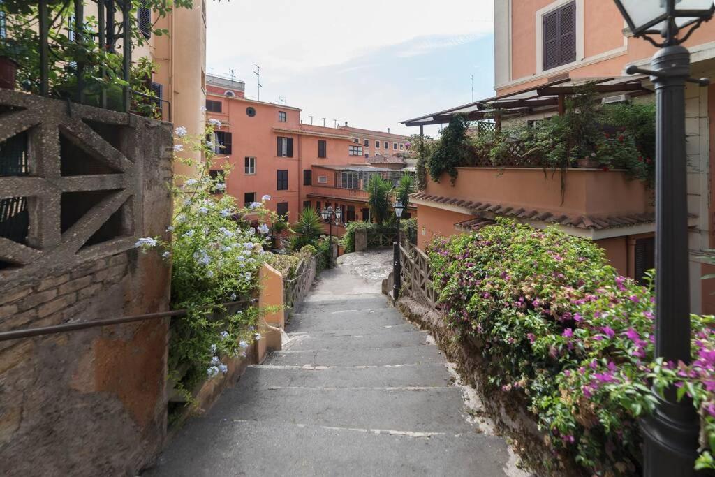 Elegante Open Space Con Vasca Idromassaggio A Trastevere Buitenkant foto