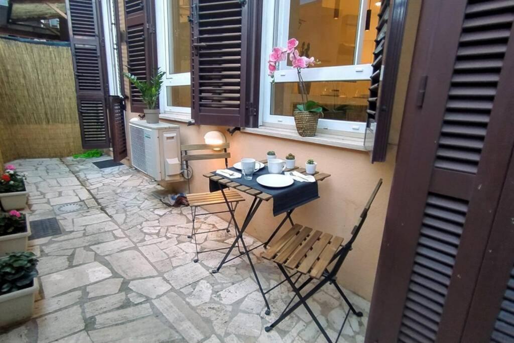 Elegante Open Space Con Vasca Idromassaggio A Trastevere Buitenkant foto